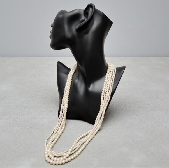 Elegant Faux Pearl Necklace - Picture 3 of 5